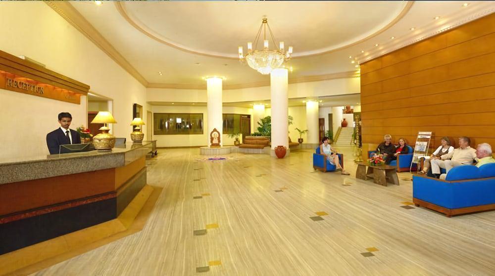 Sangam Hotel, タンジャーヴール エクステリア 写真