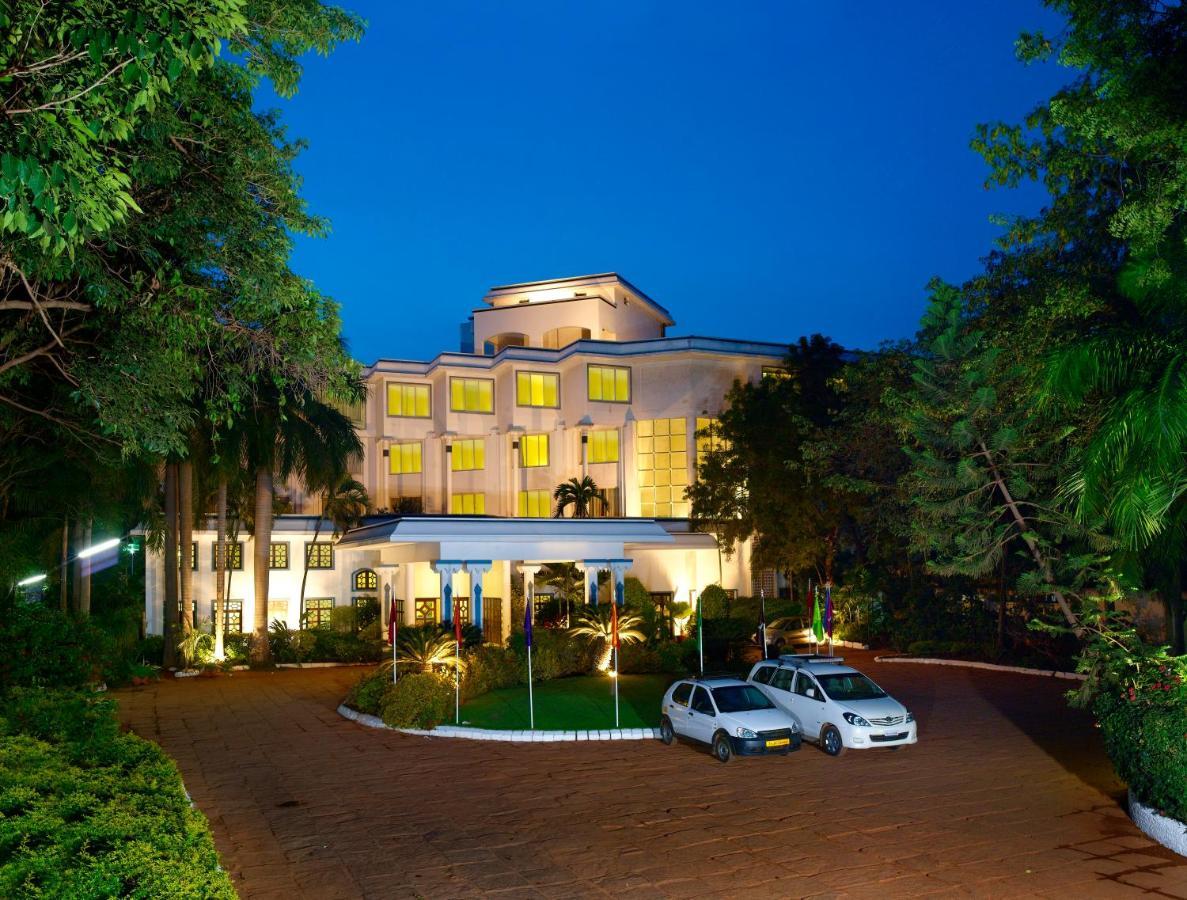 Sangam Hotel, タンジャーヴール エクステリア 写真
